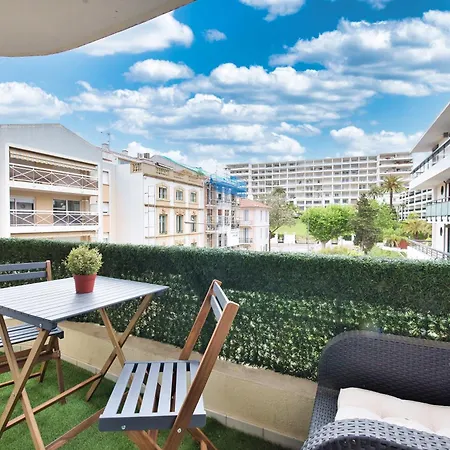 Apartment Le Venitia Studio Raffine Avec Balcon Mignon, Pour Votre Sejour A Deux Cannes